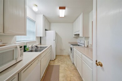 Light and bright kitchen!