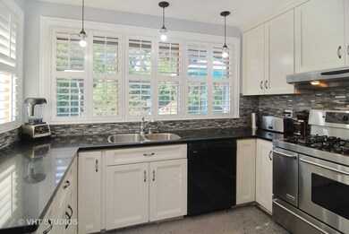 Kitchen Features stainless steel appliance package