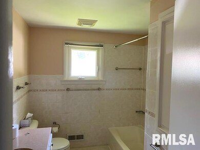 1526 Broadview Dr, Bettendorf, IA 52722 - photo 3