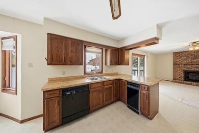 2010 Cimarron Dr, Freeport, IL 61032 - photo 7