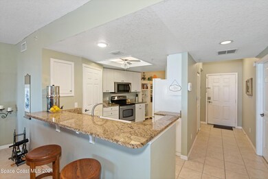 02_100RiversideDr_Unit603_5_Kitchen_HiRe