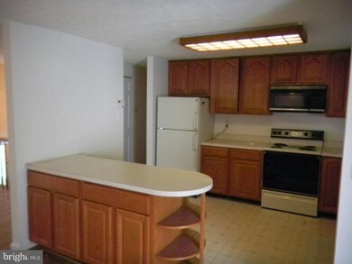 6918 Garland Ln, Columbia, MD 21045 - photo 7