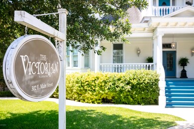302 E Main St -5