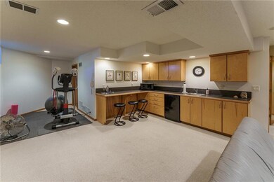 8118 Lingle Ln, Lenexa, KS 66215 - photo 2