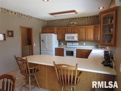 5330 Appleton Dr, Davenport, IA 52804 - photo 5