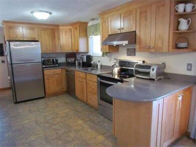 179 Floral St, Shrewsbury, MA 01545 - photo 3