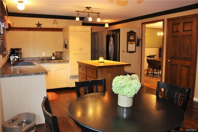 Refrigerator, built-in oven, dishwasher & NEW cook
