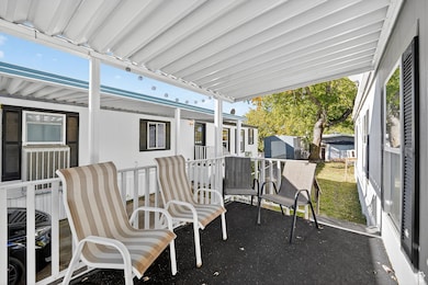 Sunroom / solarium with plenty of natural light