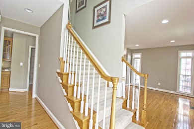 4083 Walnut Cove Cir, Fairfax, VA 22033 - photo 2