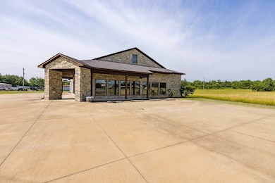 1910 E Jackson St, Hugo, OK 74743 - photo 3