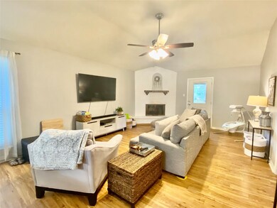 2728 La Mesa St, Bay City, TX 77414 - photo 5