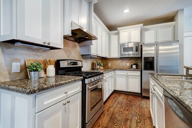 638 E 6th 1/2 St, Houston, TX 77007 - photo 4