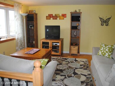 1110 Circle Dr, Halethorpe, MD 21227 - photo 2