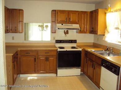 527 Petunia Ln N, Whiting, NJ 08759 - photo 7