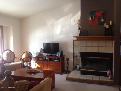 Living Room/Fireplace