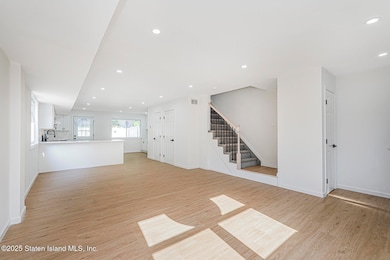 312 Grandview Ave, Staten Island, NY 10303 - photo 5