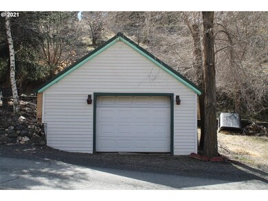 214 E Main St, Canyon City, OR 97820 - photo 3