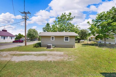 307 N Hartman Ave, Cushing, OK 74023 - photo 5