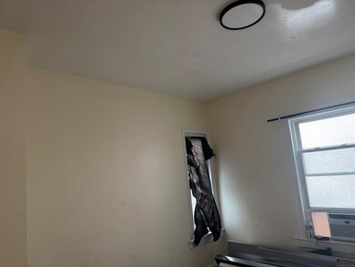 190 Whitney Ave unit 3rd Apartment, Bridgeport, CT 06606 - photo 4