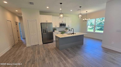 6) Kitchen