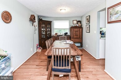 1721 Whitewood Ln, Herndon, VA 20170 - photo 5