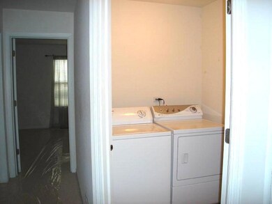 1978 Cobblestone Dr unit 821, Carpentersville, IL 60110 - photo 6