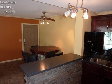 118 Clinton Reef Dr unit 118, Port Clinton, OH 43452 - photo 7