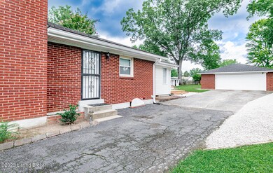 9111 Waltlee Rd, Louisville, KY 40291 - photo 3