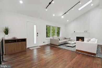 6340 Waterway Dr, Falls Church, VA 22044 - photo 7