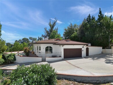 5181 Calatrana Dr, Woodland Hills, CA 91364 - photo 2