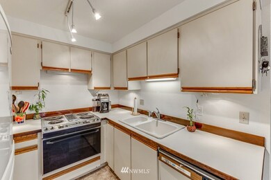 8223 212th St SW unit 404, Edmonds, WA 98026 - photo 6