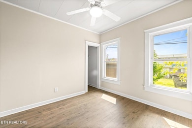 306 E Walden St, La Follette, TN 37766 - photo 6