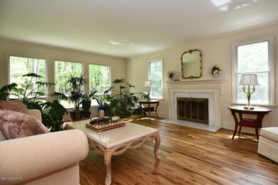 135 Bentwood Dr, Stamford, CT 06903 - photo 4