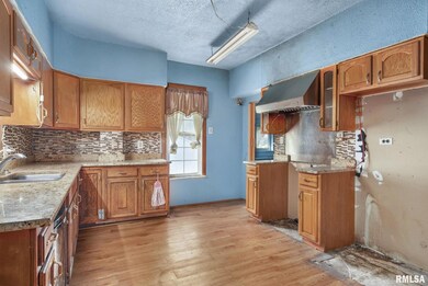 1847 W 7th St, Davenport, IA 52802 - photo 7