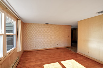 11 Carpet St, Enfield, CT 06082 - photo 2