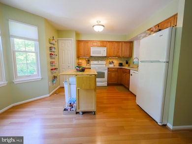 7357 Eden Brook Dr, Columbia, MD 21046 - photo 4