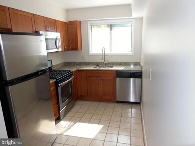 103 Skyhill Rd unit 1, Alexandria, VA 22314 - photo 2