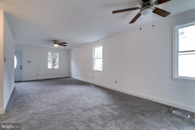 812 Silver Ave, Essex, MD 21221 - photo 3