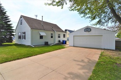 900 15th St SW, Cedar Rapids, IA 52404 - photo 3
