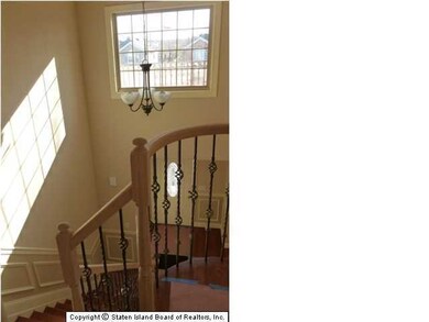 131 Aviston St unit 1, Staten Island, NY 10306 - photo 2