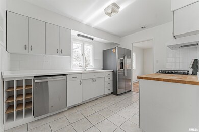 410 N Kankakee St, Lincoln, IL 62656 - photo 6