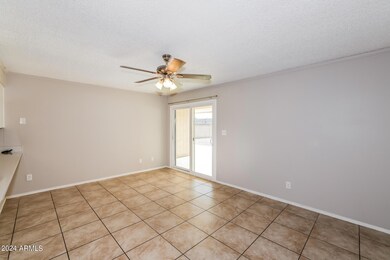 005-photo-dining-room-13420620