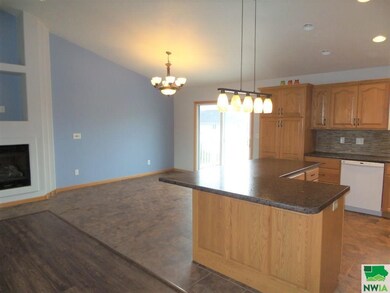 414 Coniston Cir, Sergeant Bluff, IA 51054 - photo 3