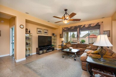 04- FAMILY ROOM
