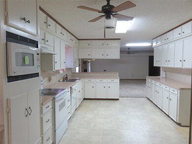 211 S 8th St, Beasley, TX 77417 - photo 5