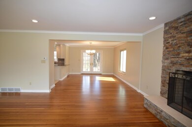 LR Toward Dining room