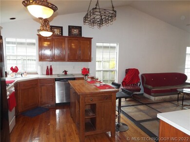 3926 S 196th East Ave, Broken Arrow, OK 74014 - photo 7