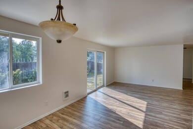 1626 SW 27th St, Redmond, OR 97756 - photo 7