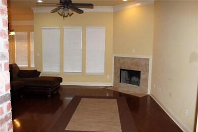 LIVING ROOM: Big living room with real wood floori