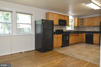 3202 Castleleigh Rd, Beltsville, MD 20705 - photo 4